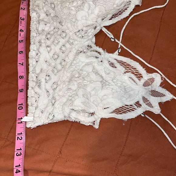 Free People Lace Crochet Small White Bralette Top With Adjustable Spaghetti Stra - Picture 3 of 4